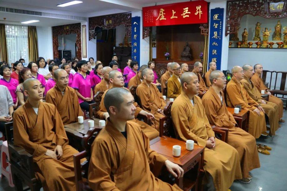 魔方完成一面后怎么拼第二面啊？